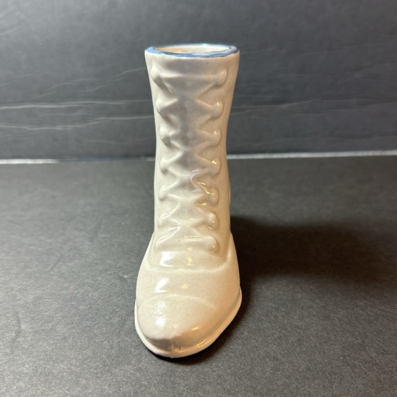 Pfaltzgraff Vintage Small Boot Figurine Vase - Picture 2 of 8